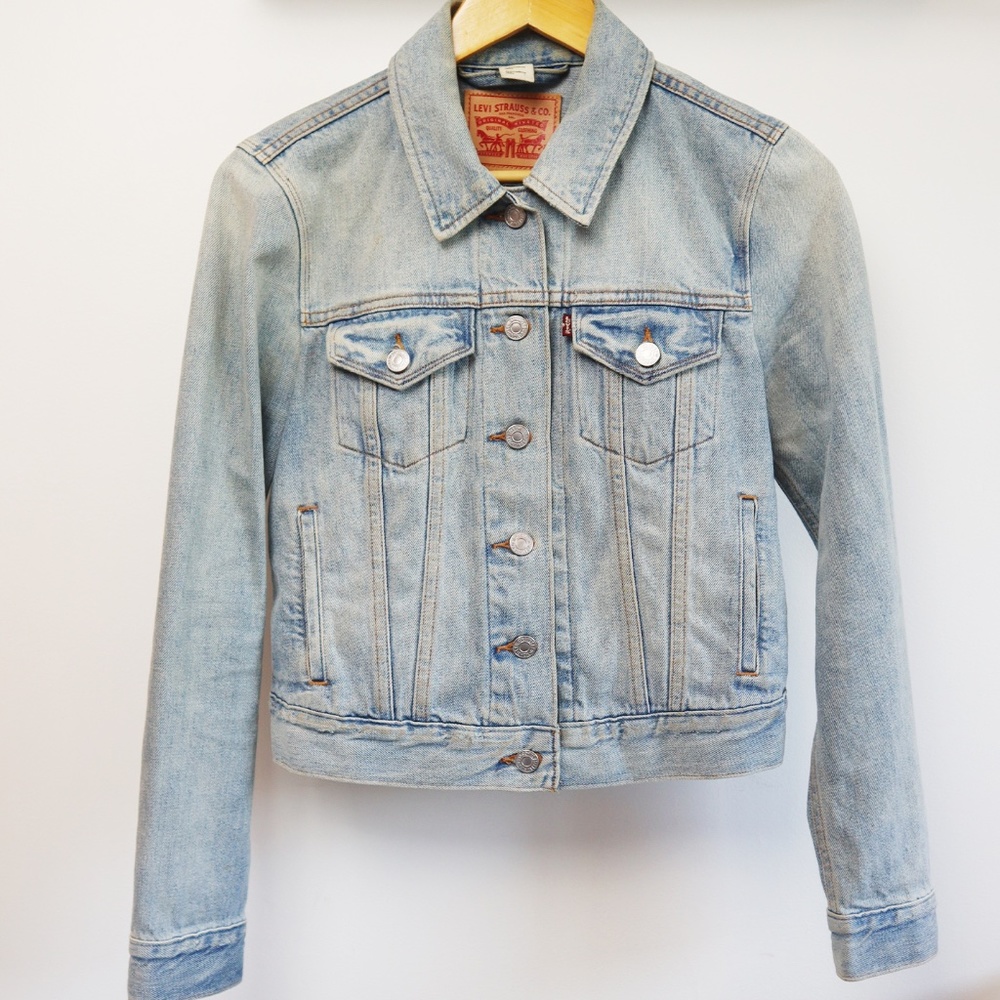 Levi's cropped denim jacket